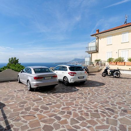 Casa Grimaldi - Terrace & Sea View Apartman Ventimiglia Kültér fotó