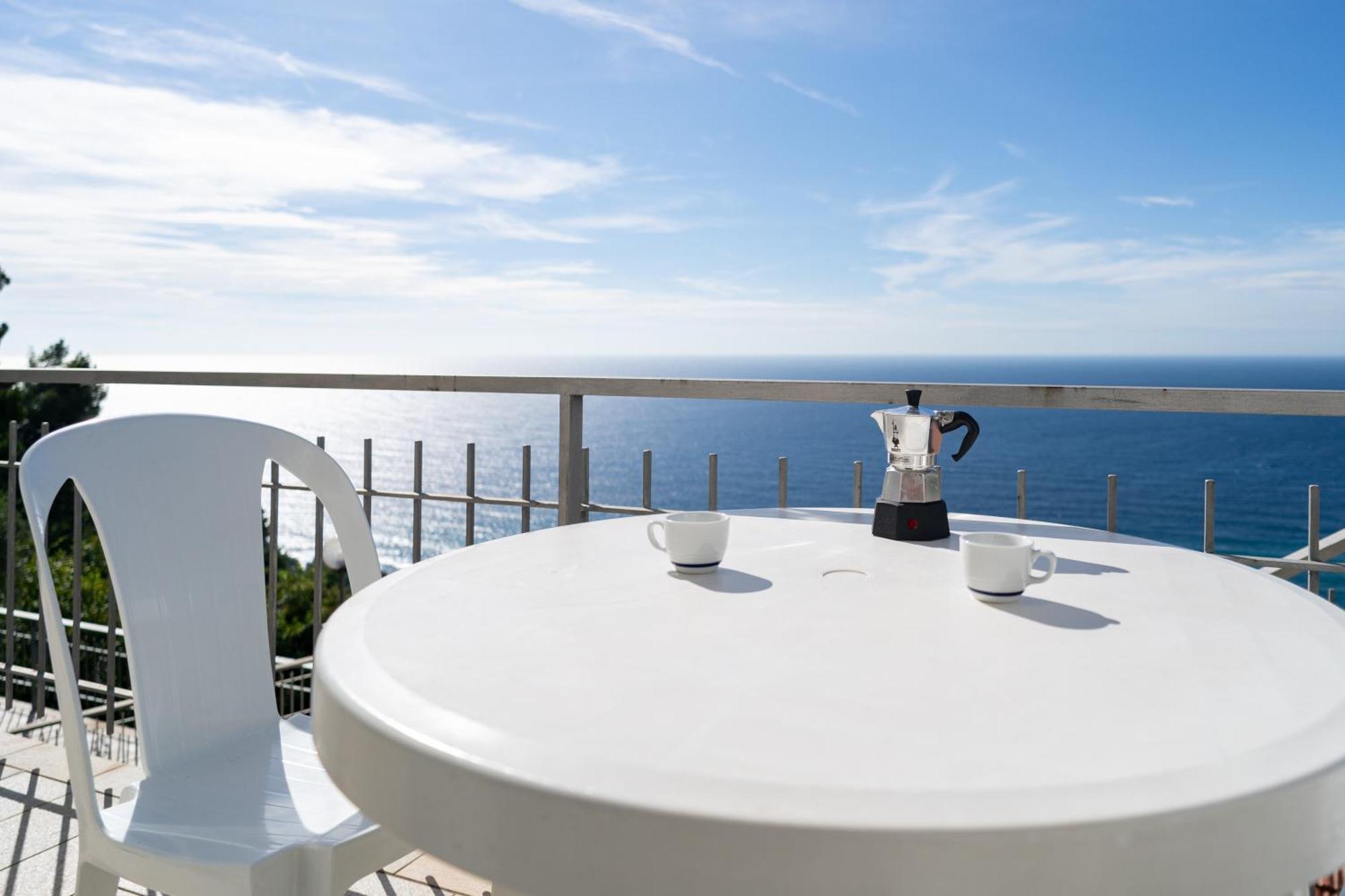 Casa Grimaldi - Terrace & Sea View Apartman Ventimiglia Kültér fotó