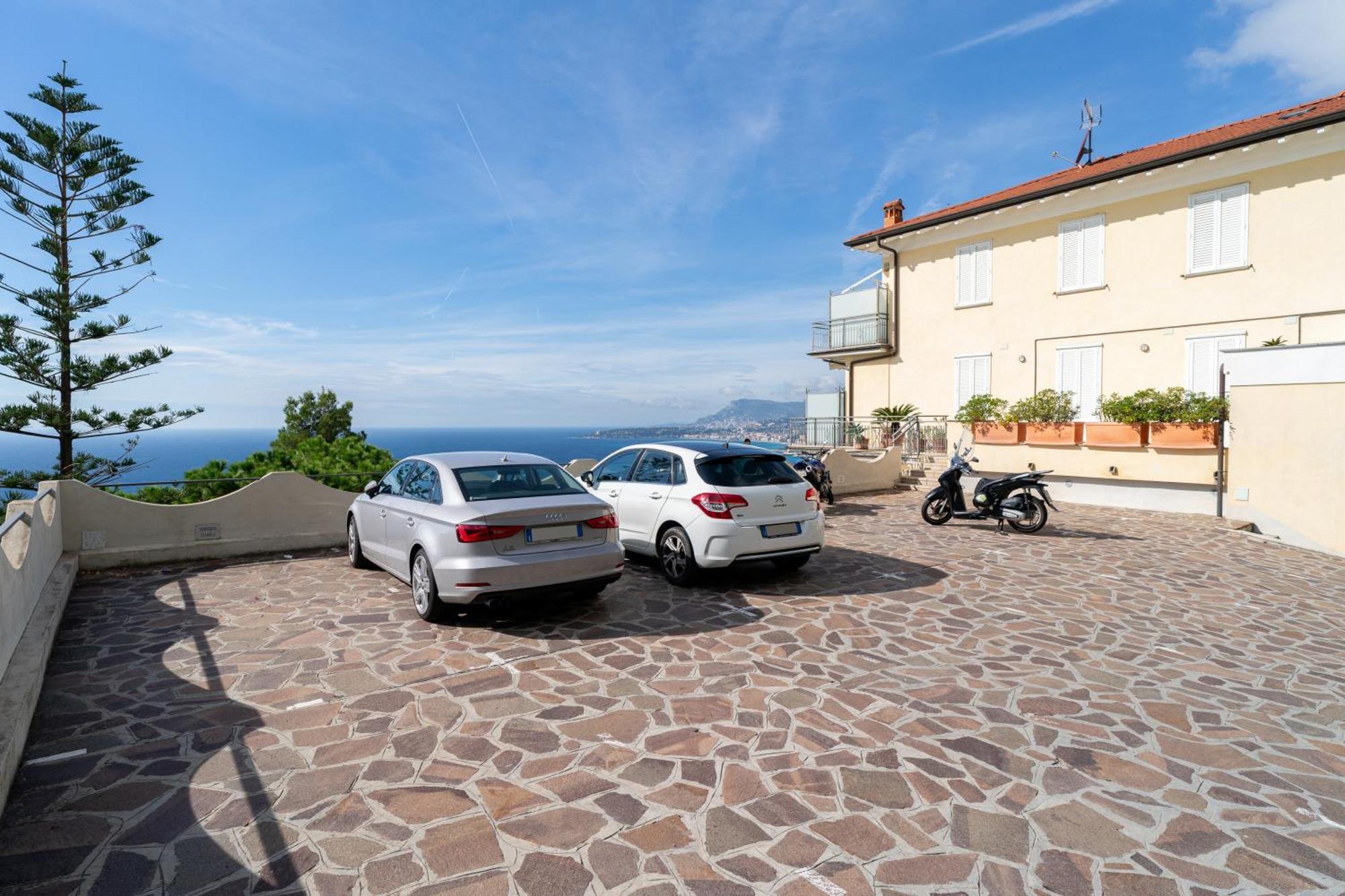 Casa Grimaldi - Terrace & Sea View Apartman Ventimiglia Kültér fotó