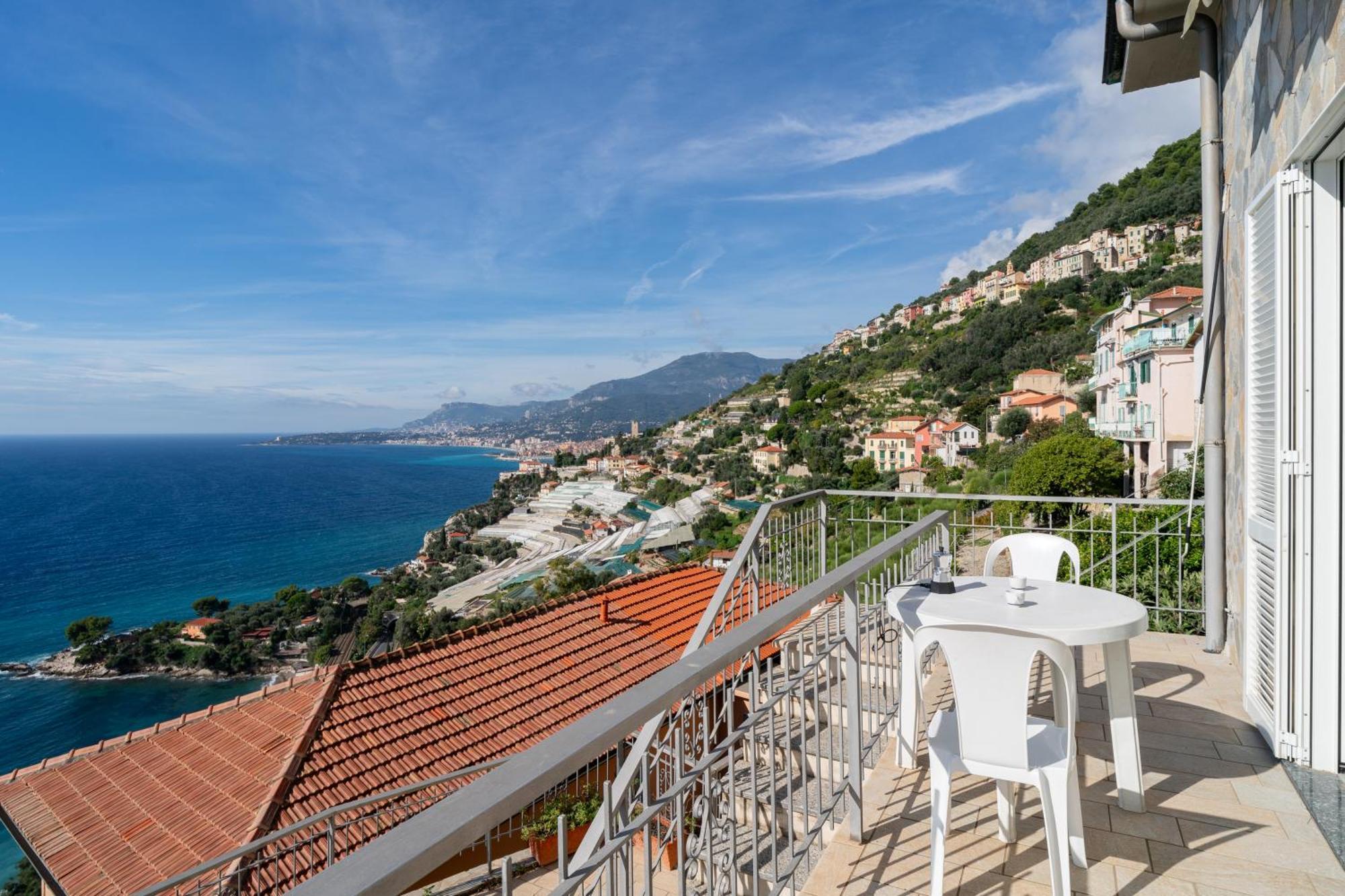 Casa Grimaldi - Terrace & Sea View Apartman Ventimiglia Kültér fotó