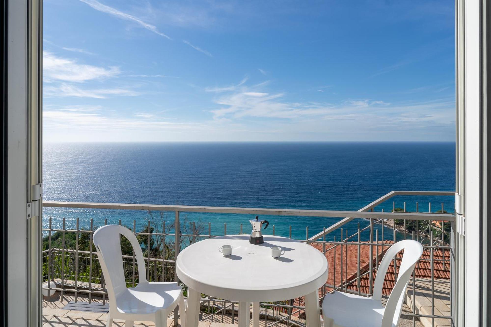 Casa Grimaldi - Terrace & Sea View Apartman Ventimiglia Kültér fotó